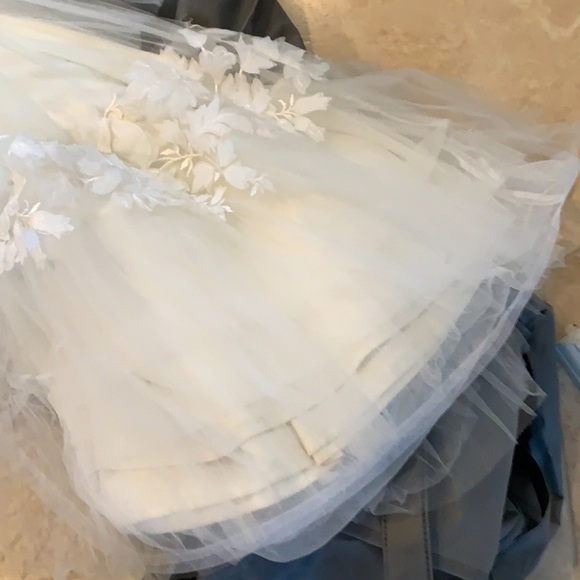 TADASHI WEDDING GOWN ; it’s the season; dreamy gown that impresses!! - Picture 5 of 10